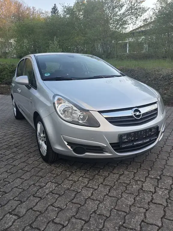 Używany Opel Corsa Edition 87 KM (63 kW) 2010 Srebrny Hatchback