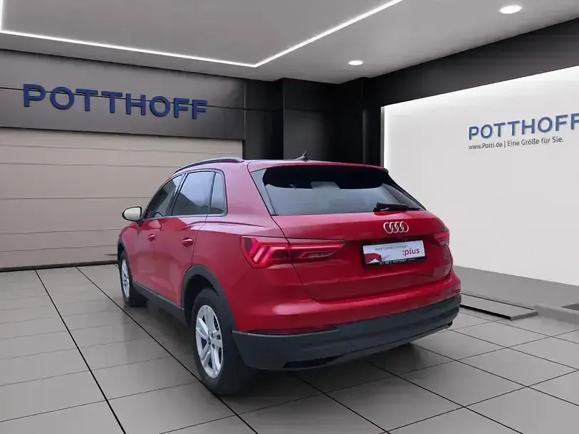 Gebraucht Audi Q3 Business 200 PS (147 kW) 2023 Rot SUV
