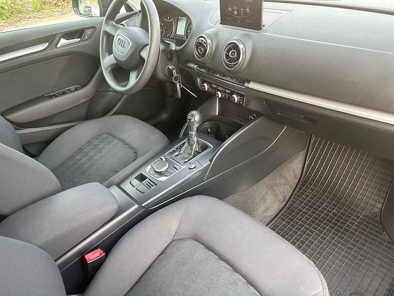 Gebraucht Audi A3 Attraction 122 PS (89 kW) 2013 Schwarz Limousine