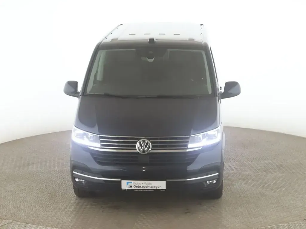 Gebraucht VW Multivan Generation Six 204 PS (150 kW) 2022 Starlight blue metallic Van / Kleinbus