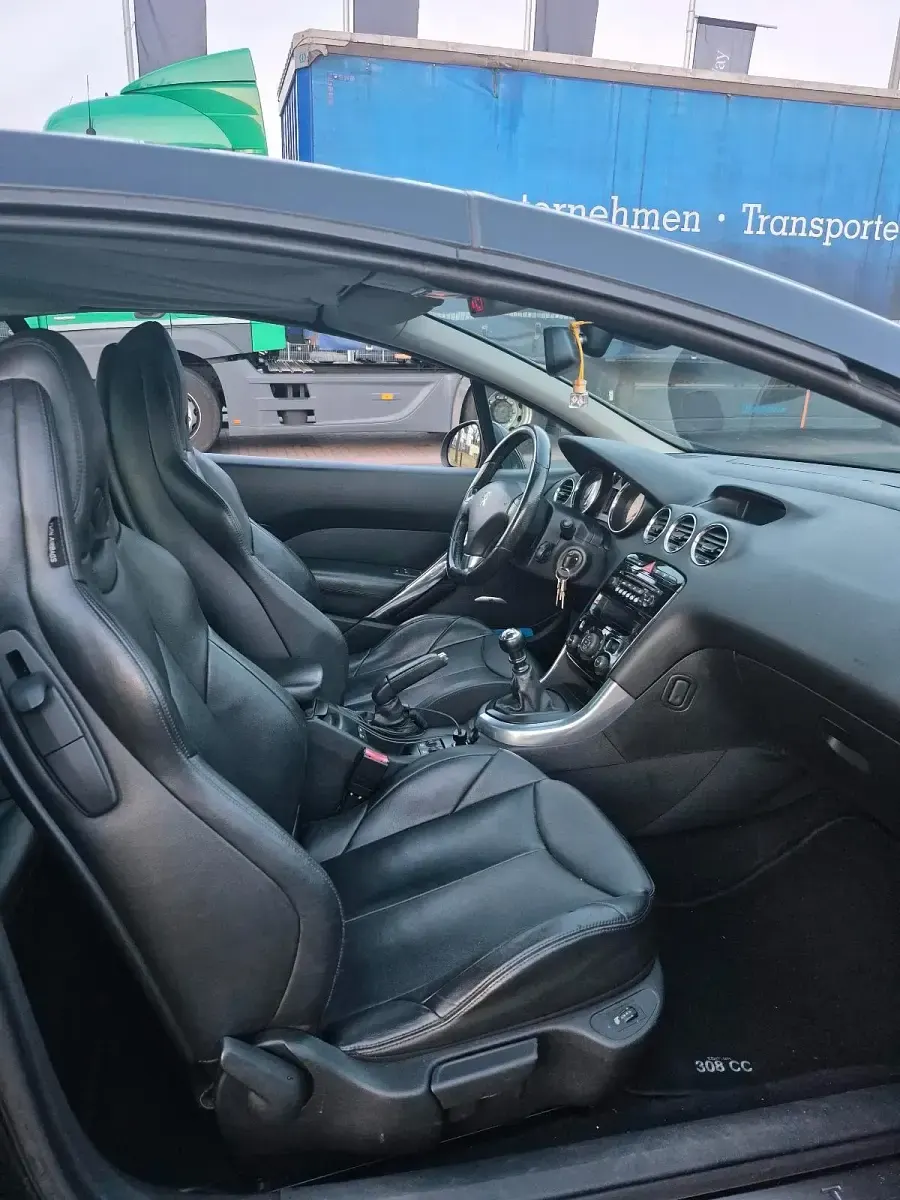 Gebraucht Peugeot 308 CC 163 PS (119 kW) 2013 Schwarz Cabrio