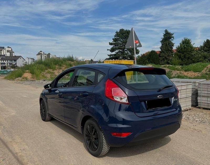 Blau Gebraucht 2014 Ford Fiesta Celebration Kleinwagen | 4.299 € (Guter Preis) - Bild 1/4