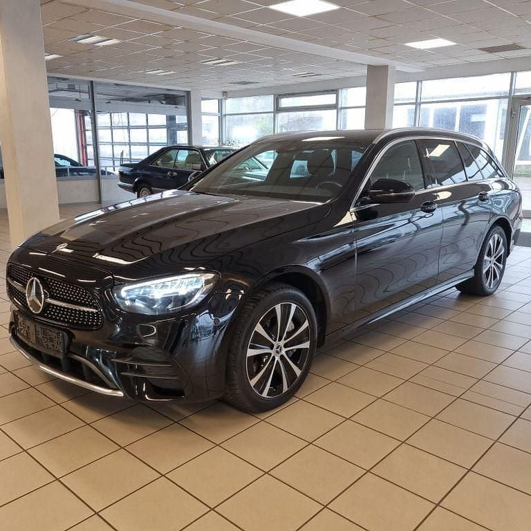 Gebraucht Mercedes E300 194 PS (142 kW) 2021 Schwarz Kombi