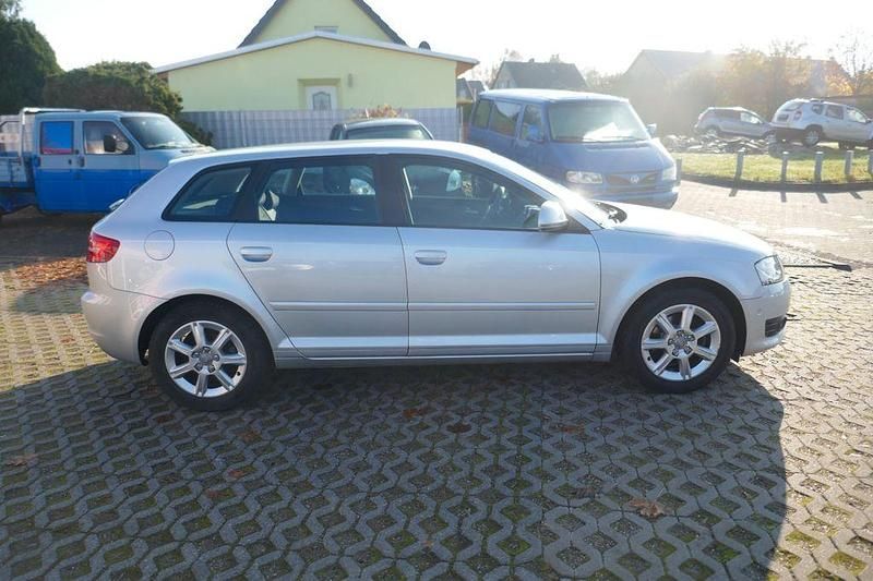 Gebraucht Audi A3 Attraction 90 PS (66 kW) 2009 Grau Limousine