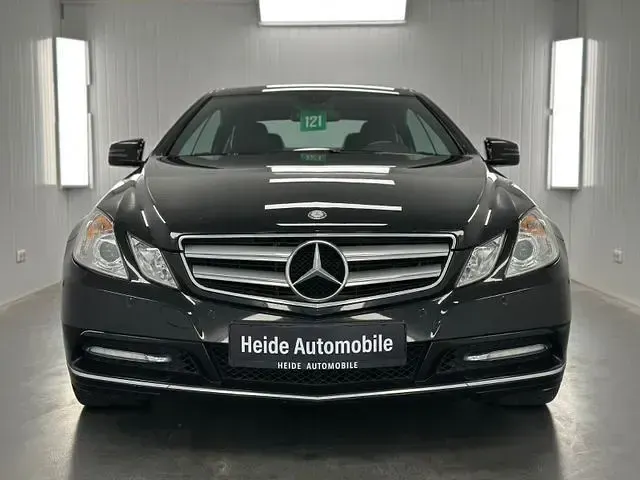 Gebraucht Mercedes E200 Avantgarde 184 PS (135 kW) 2012 Schwarz Coupé
