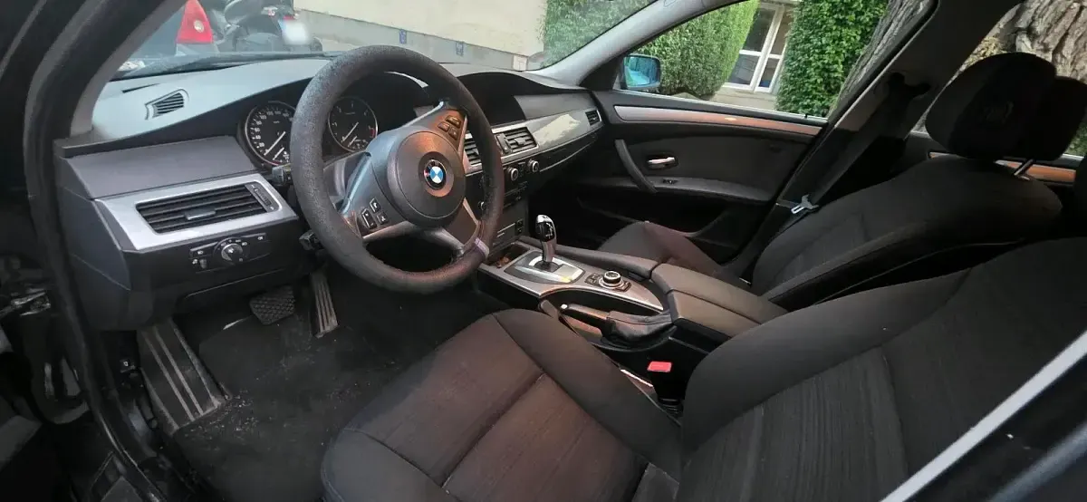 Gebraucht BMW 525 197 PS (144 kW) 2008 Schwarz Kombi