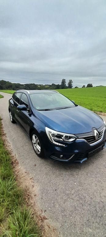 Blau Gebraucht 2020 Renault Mégane IV Intens Limousine | 15.900 € (Guter Preis) - Bild 1/4