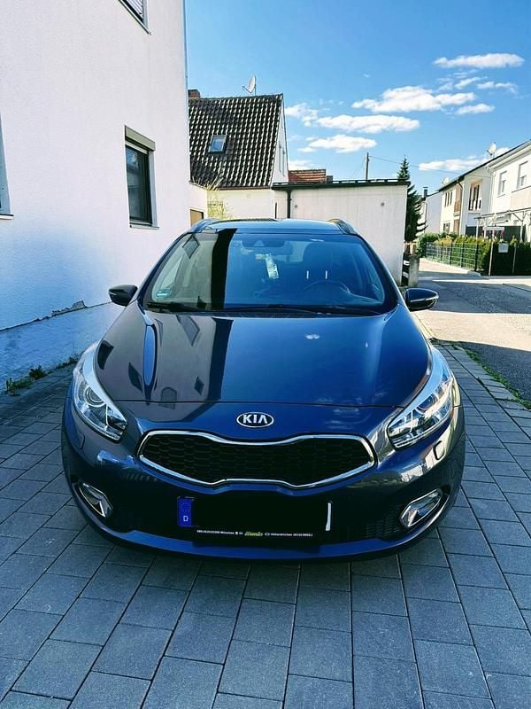 Grau Gebraucht 2013 Kia Ceed GT Kombi | 6.999 € - Bild 1/4