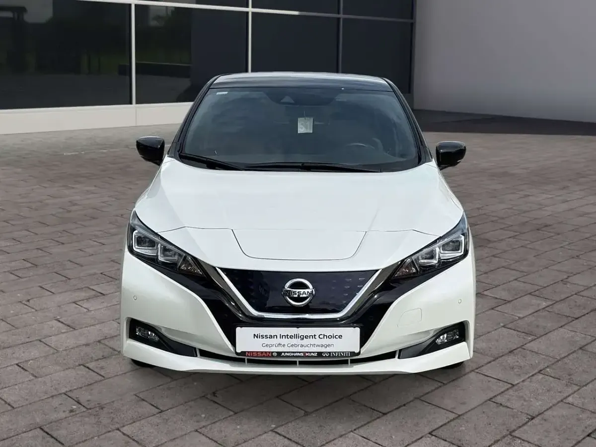 Gebraucht Nissan Leaf Tekna 160 kW (218 PS) 2021 Pearl white/black m Kleinwagen