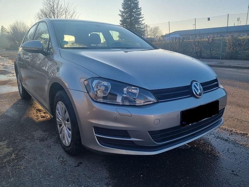 Grau Gebraucht 2017 VW Golf Limousine | 8.199 € (Superpreis) - Bild 1/4