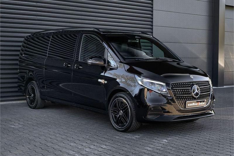 Gebraucht Mercedes V300 AMG line 241 PS (177 kW) 2025 Schwarz Van / Kleinbus