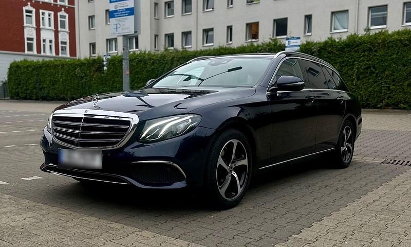 Gebraucht Mercedes E220 Exclusive 194 PS (142 kW) 2017 Blau Kombi