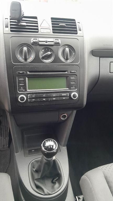 Schwarz Gebraucht 2006 VW Touran Trendline Van / Kleinbus | 1.799 € (Fairer Preis) - Bild 1/4