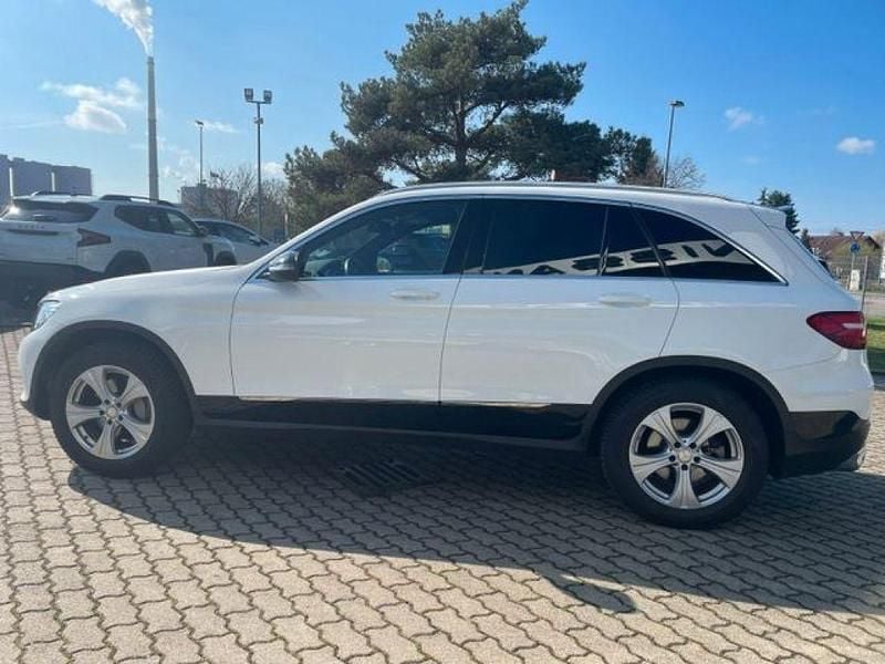 Gebraucht Mercedes GLC250 AMG line 204 PS (150 kW) 2016 Polarweiss SUV