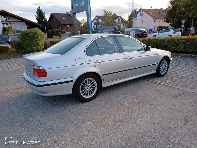 Gebraucht BMW 523 170 PS (125 kW) 1999 Silber Limousine