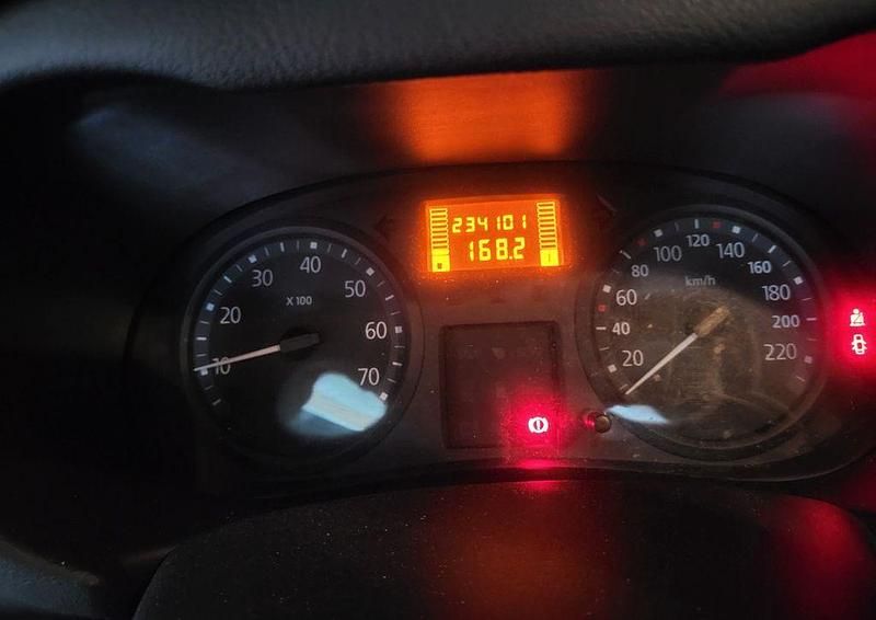 Schwarz Gebraucht 2004 Renault Clio II Authentique Limousine | 1.000 € (Fairer Preis) - Bild 1/4