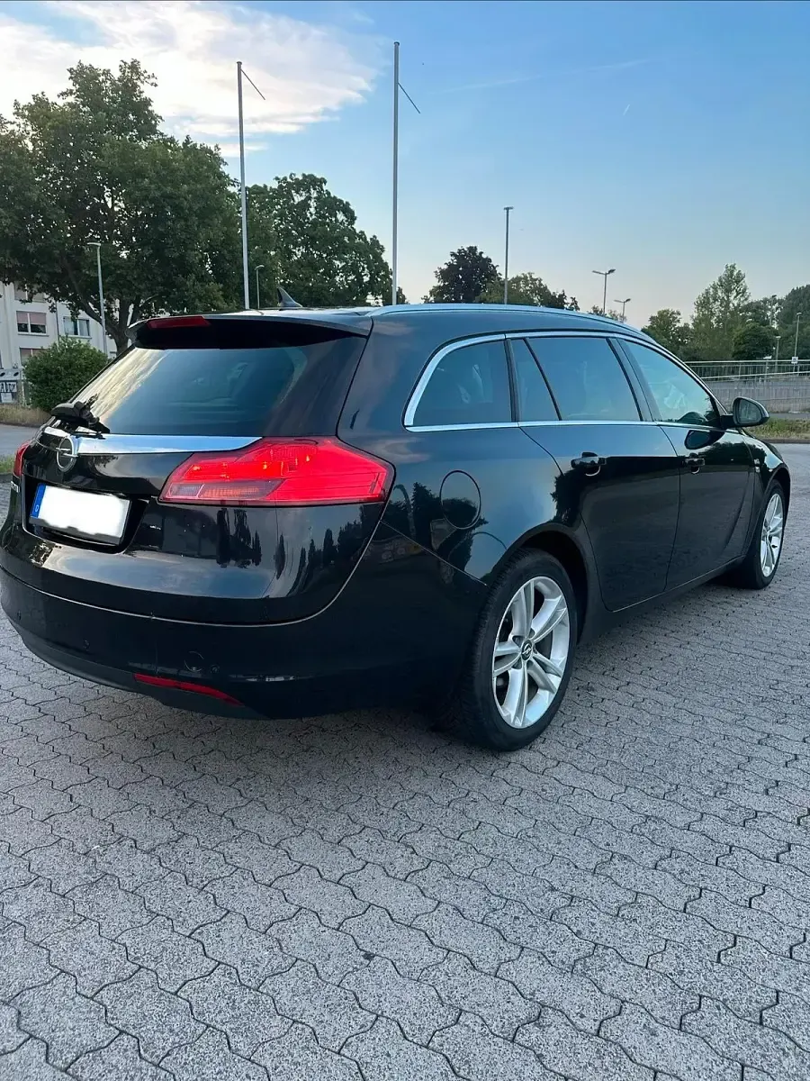 Gebraucht Opel Insignia 131 PS (96 kW) 2011 Schwarz Kombi