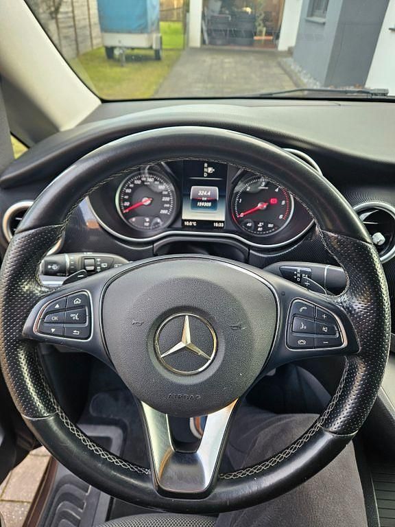 Gebraucht Mercedes V220 Edition 163 PS (119 kW) 2015 Braun Van / Kleinbus