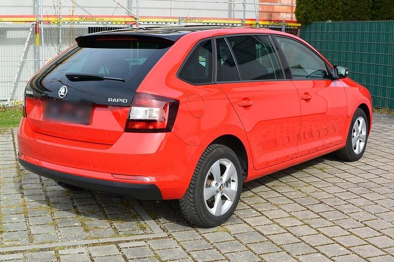 Gebraucht Skoda Rapid 110 PS (80 kW) 2018 Rot Kleinwagen