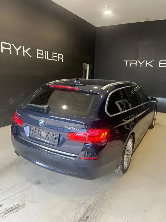 Gebraucht BMW 530 Sport Line 258 PS (189 kW) 2014 Blau Kombi