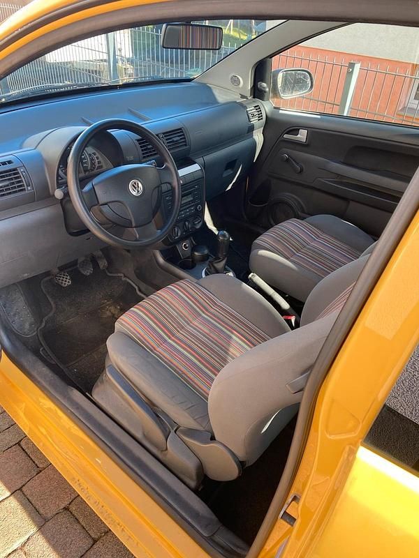 Gebraucht VW Fox 54 PS (39 kW) 2009 Gelb Kleinwagen