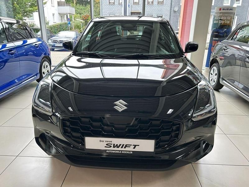 Neu Suzuki Swift Comfort 83 PS (61 kW) 2025 Schwarz Kleinwagen
