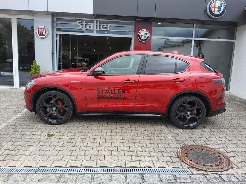 Rot Gebraucht 2023 Alfa Romeo Stelvio Veloce SUV | 41.900 € (Fairer Preis) - Bild 1/4