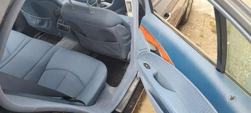 Gebraucht Mercedes E270 Elegance 177 PS (130 kW) 2003 Blau Limousine