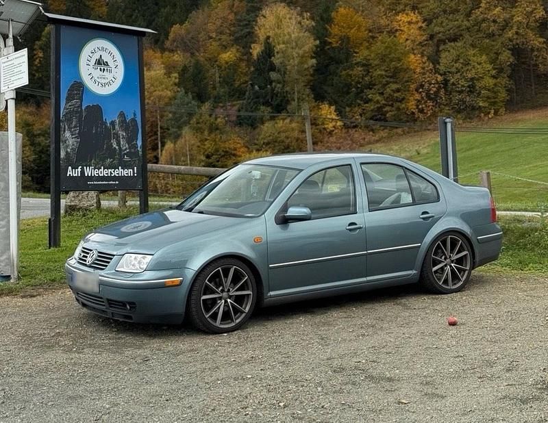 Gebraucht VW Bora 105 PS (77 kW) 2004 Blau Limousine