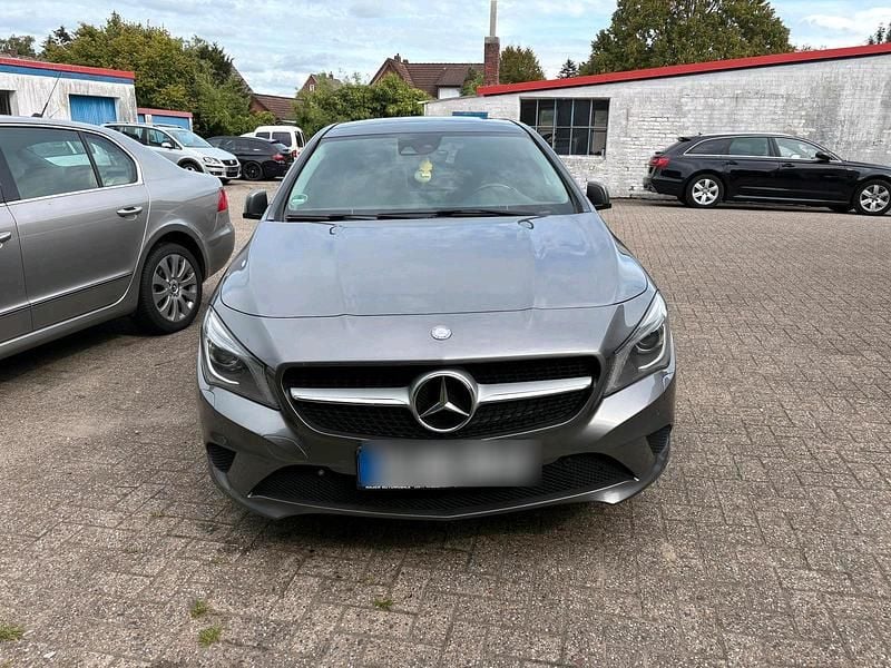 Grau Gebraucht 2015 Mercedes CLA220 Limousine | 10.500 € (Superpreis) - Bild 1/4