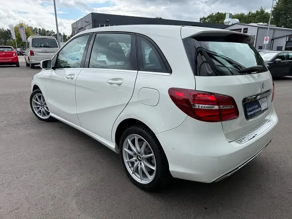 Gebraucht Mercedes B220 Urban 184 PS (135 kW) 2018 Weiß Kleinwagen