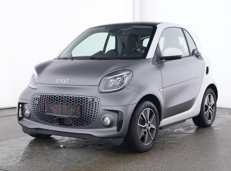 Grau Gebraucht 2023 Smart ForTwo Electric Drive Passion Exclusive Coupé | 17.999 € (Teuer) - Bild 1/4