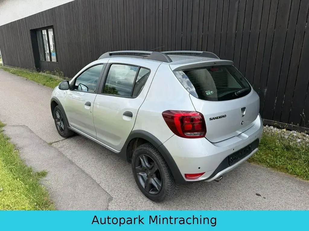 Gebraucht Dacia Sandero Celebration 90 PS (66 kW) 2017 Silber Limousine