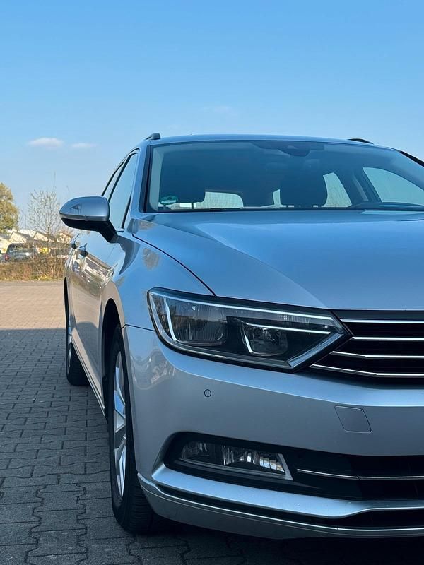Gebraucht VW Passat Comfortline 150 PS (110 kW) 2018 Grau Kombi