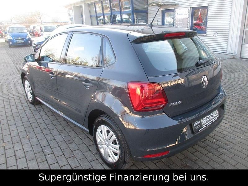 Używany VW Polo Trendline 60 KM (44 kW) 2016 Szary Sedan/Limuzyna