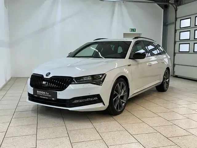 Gebraucht Skoda Superb SportLine 150 PS (110 kW) 2024 Weiss Kombi