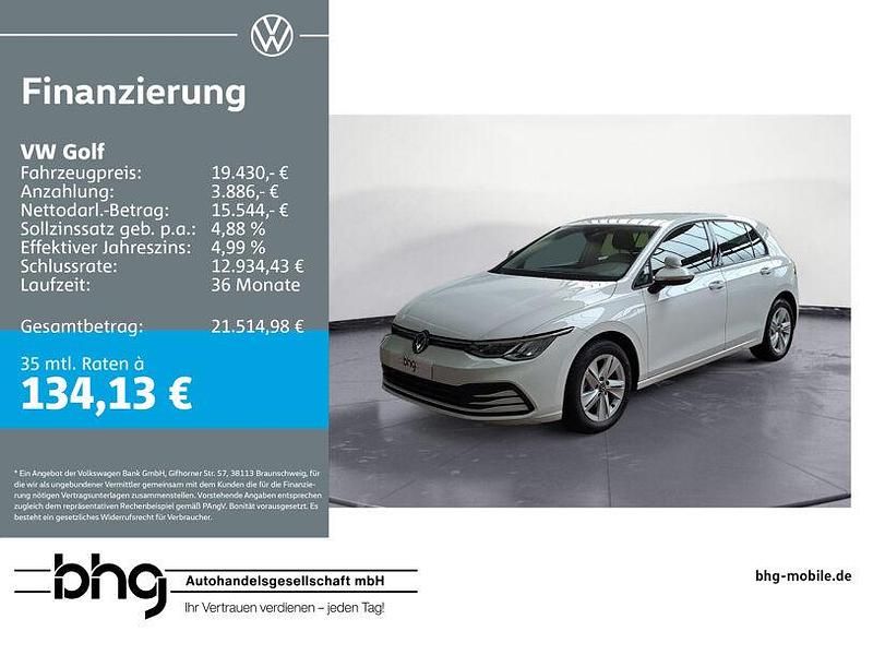 Weiss Gebraucht 2023 VW Golf VIII Limousine | 19.430 € (Guter Preis) - Bild 1/4