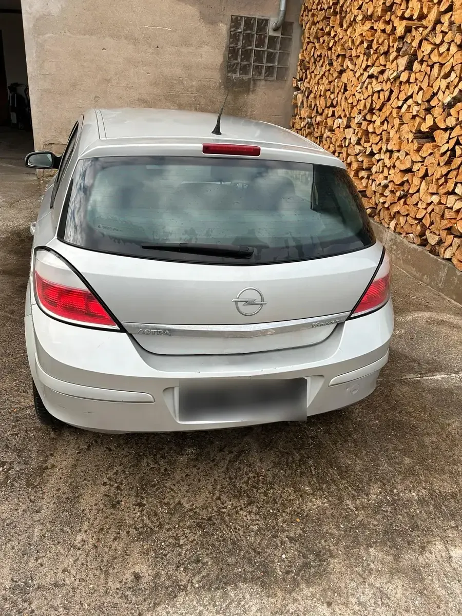 Usata Opel Astra 105 CV (77 kW) 2005 Argento Berlina