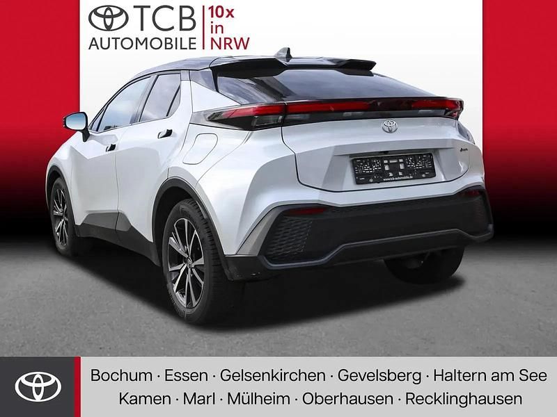 Gebraucht Toyota C-HR 207 PS (152 kW) 2024 Platinum white pearl / black SUV