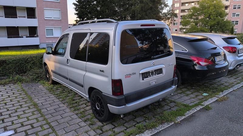Grau Gebraucht 2003 Citroën Berlingo Van / Kleinbus | 3.000 € (Teuer) - Bild 1/4
