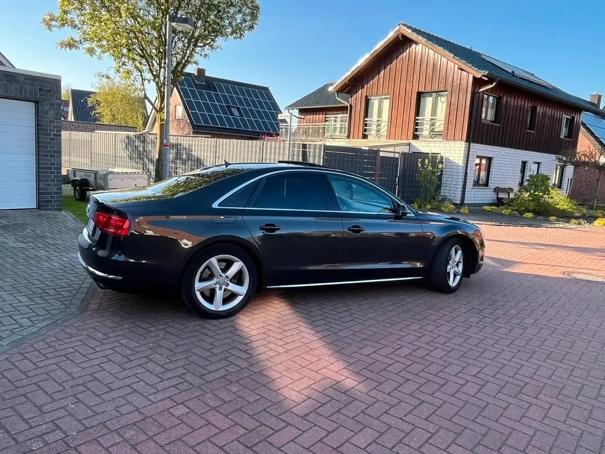 Second-hand Audi A8 351 CP (258 kW) 2010 Berlinǎ
