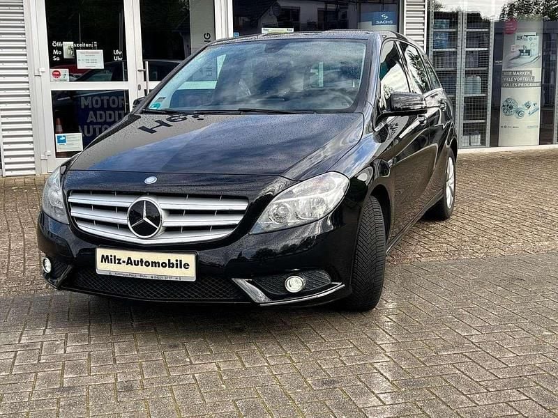 Schwarz Gebraucht 2012 Mercedes B180 Van / Kleinbus | 7.990 € (Guter Preis) - Bild 1/3