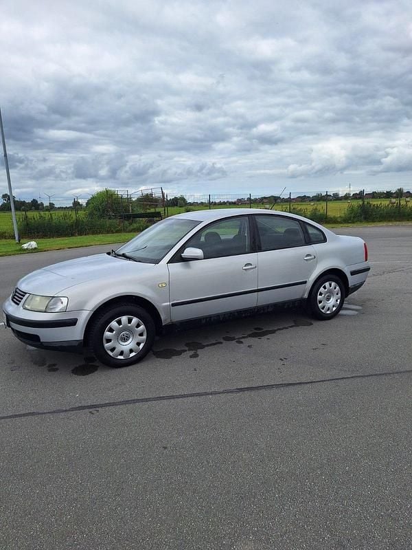 Gebraucht VW Passat 100 PS (73 kW) 1998 Silber Limousine