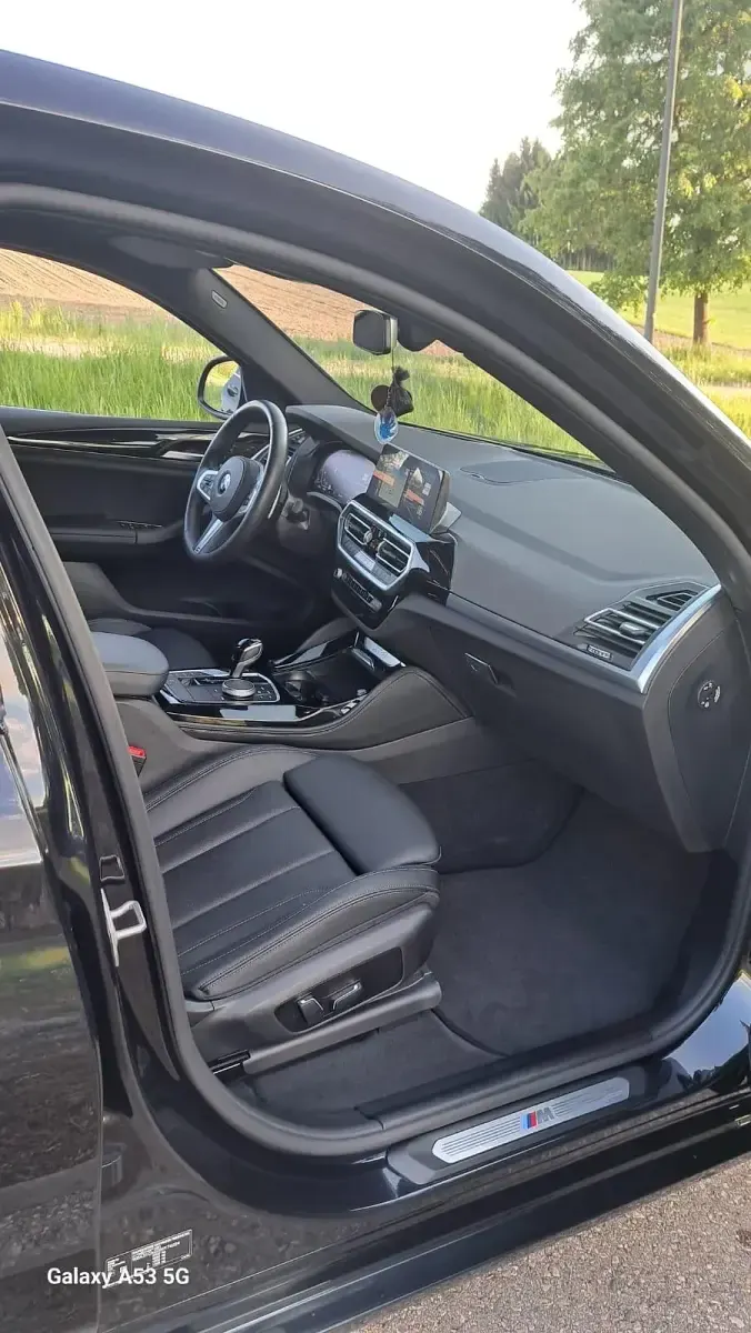 Gebraucht BMW X4 M Sport 190 PS (139 kW) 2025 Schwarz SUV
