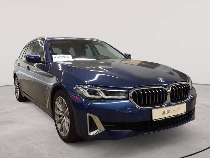 Phytonicblau metallic Gebraucht 2021 BMW 530e Luxury Line Kombi | 32.990 € (Superpreis) - Bild 1/4