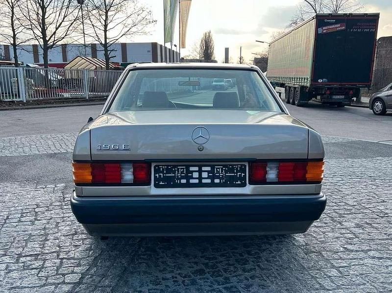 Gebraucht Mercedes 190 118 PS (86 kW) 1986 Gold Limousine