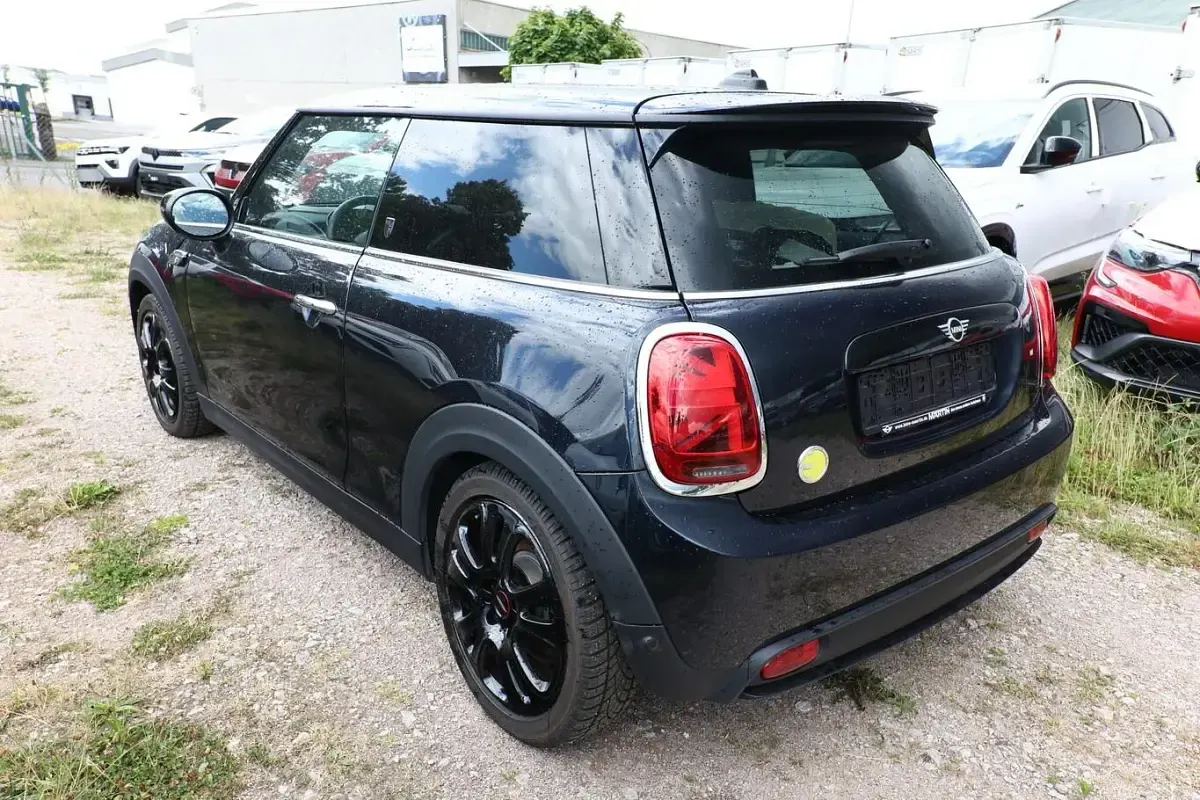 Gebraucht Mini Cooper SE 135 kW (184 PS) 2022 Enigmatic schwarz metallic Kleinwagen