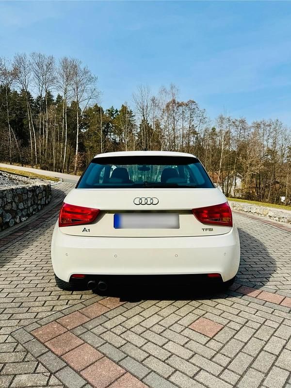 Gebraucht Audi A1 Design 122 PS (89 kW) 2011 Weiß Kleinwagen