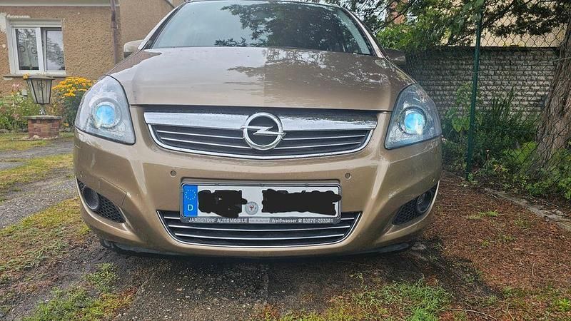 Gold Gebraucht 2014 Opel Zafira Family Van / Kleinbus | 5.500 € (Superpreis) - Bild 1/4