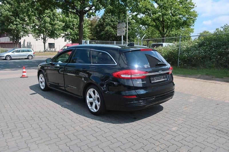 Gebraucht Ford Mondeo Titanium 150 PS (110 kW) 2020 Schwarz Kombi